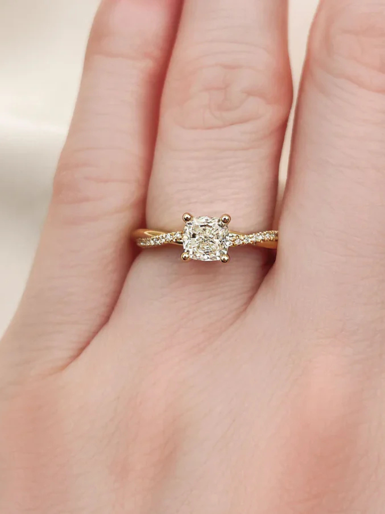 AURORA TWIST RING